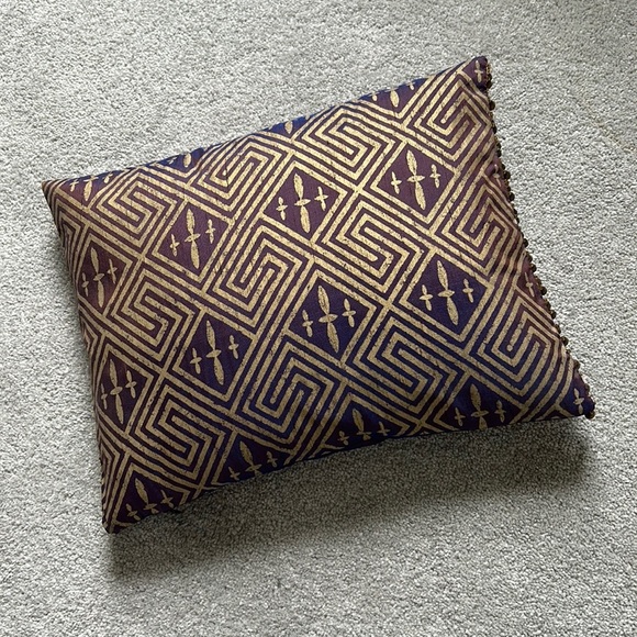 Throw pillow - Purple and Gold with beaded tassels - Picture 1 of 3